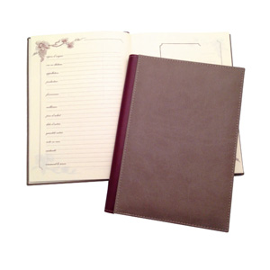 Personalized tasting note with pictures and photos. Book wines with eco-leather cover and booking bookings with gastronomic dictionary