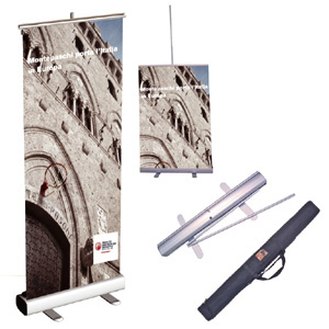 rollup espositore portatile per fiere, mostre ed esposizioni. Il banner personalizzato con stampa a colori è interno alla struttura avvolgibile